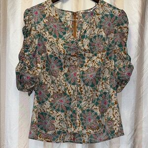 VERONICA BEARD
Henrieta Carnation Medallion Floral Print Top size 8